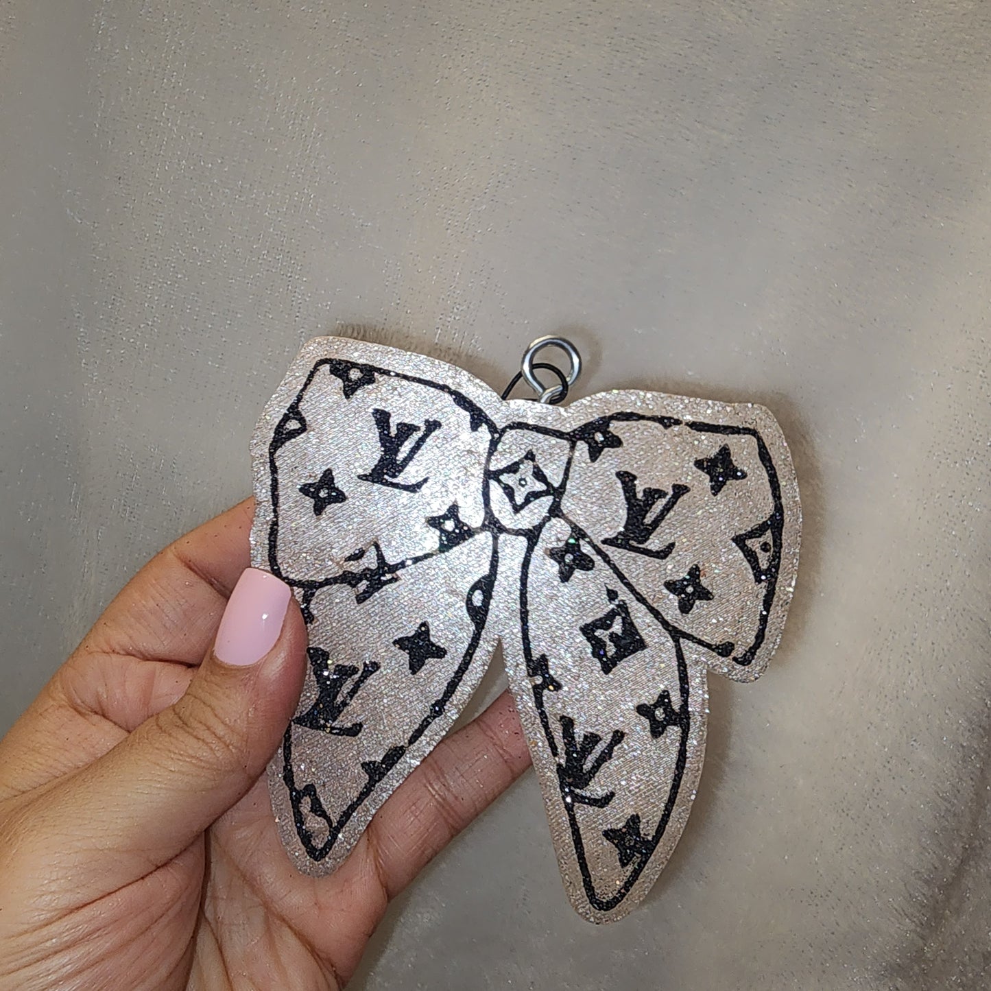 Lv bow